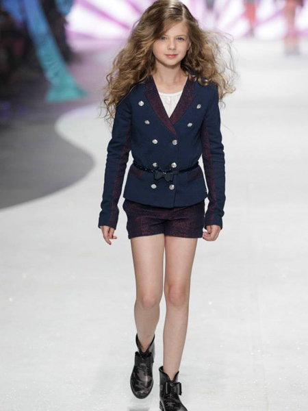 ST. Girls Catwalk Show SS14/model Fiebe de R